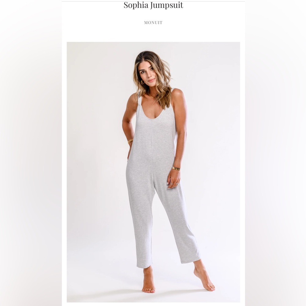 Sophia Scoop-Neck Sleeveless Jumpsuit in Light Gray